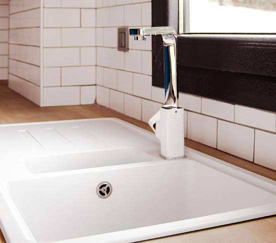 Clean kitchen sink