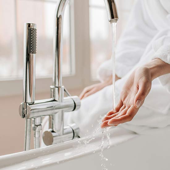 Running water from bathtub faucet